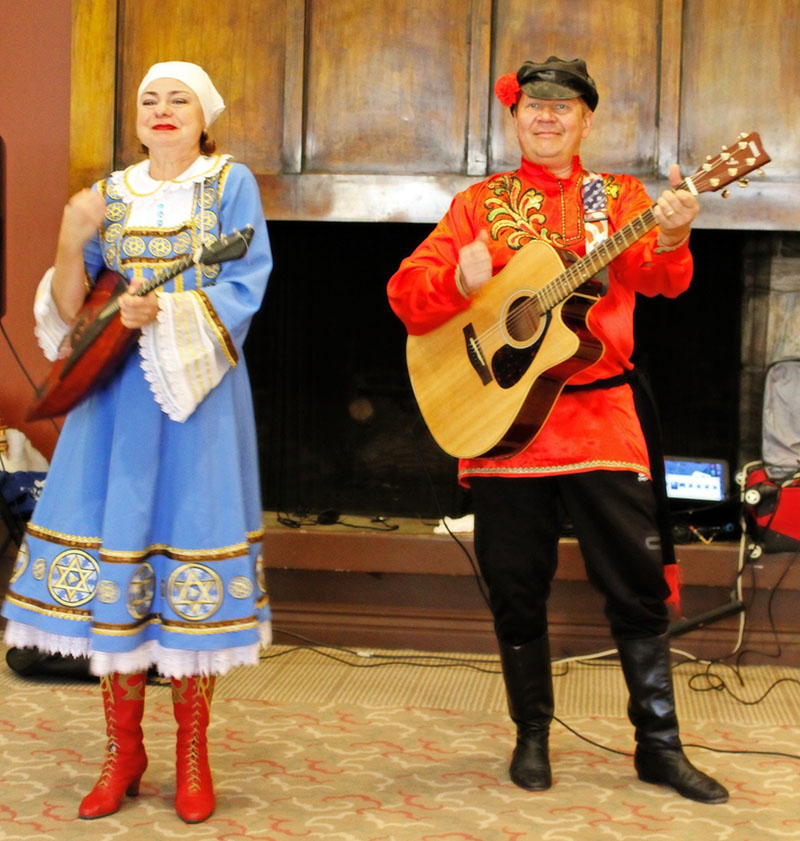 Barynya  Russian Music Duo, Balalaika, Garmoshka, Guitar, singers, Mikhail Smirnov, Elina Karokhina